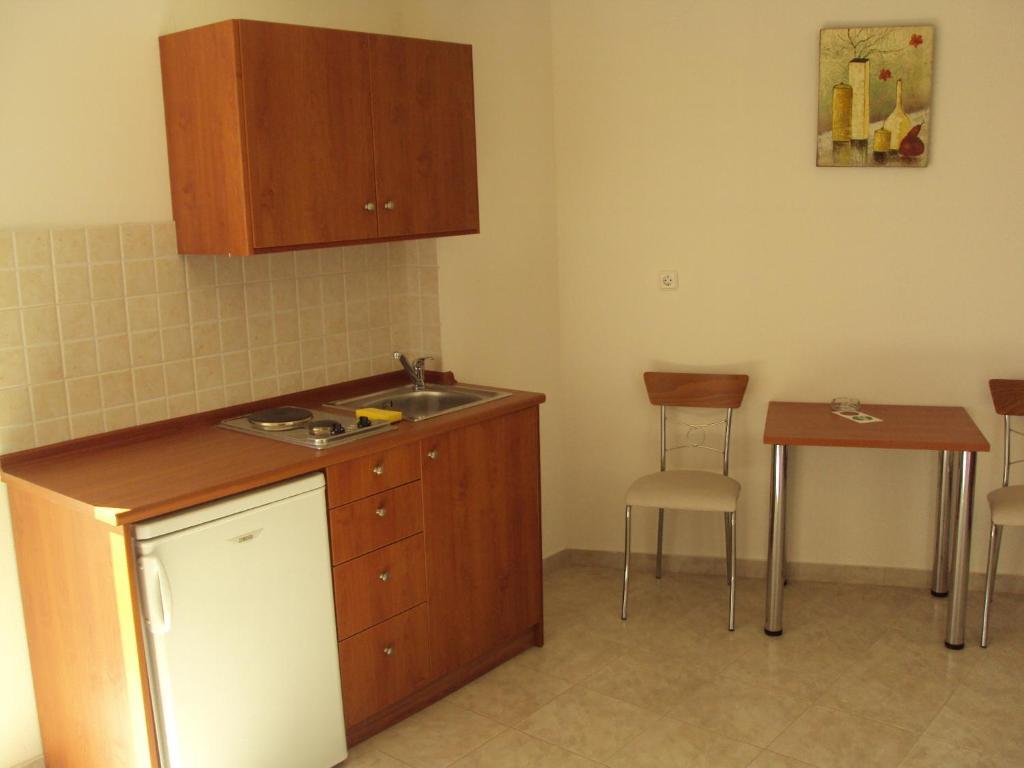 Al Mare Apartments Afantou Quarto foto
