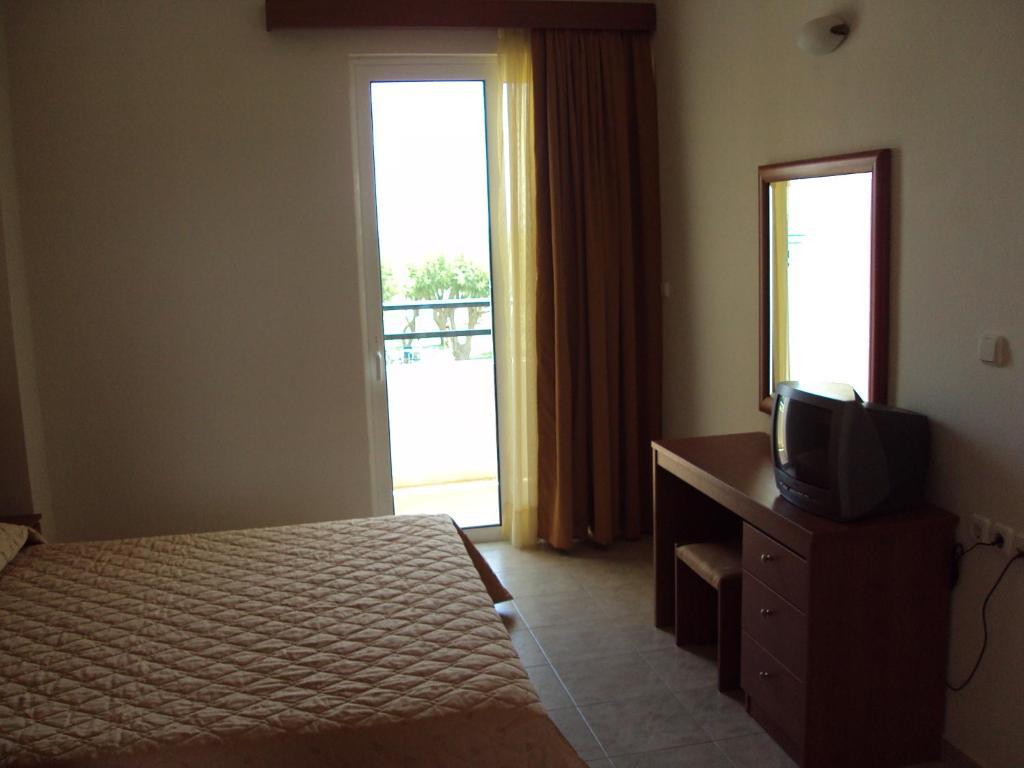 Al Mare Apartments Afantou Quarto foto